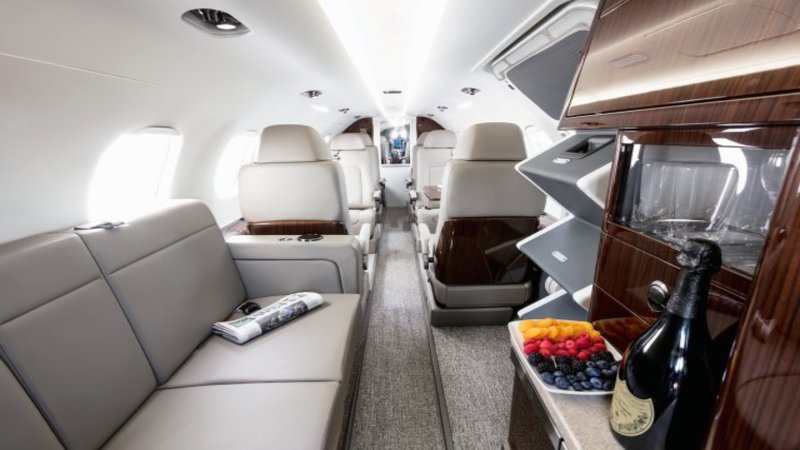 Hiring a Charter Flight Service in Sarasota, FL